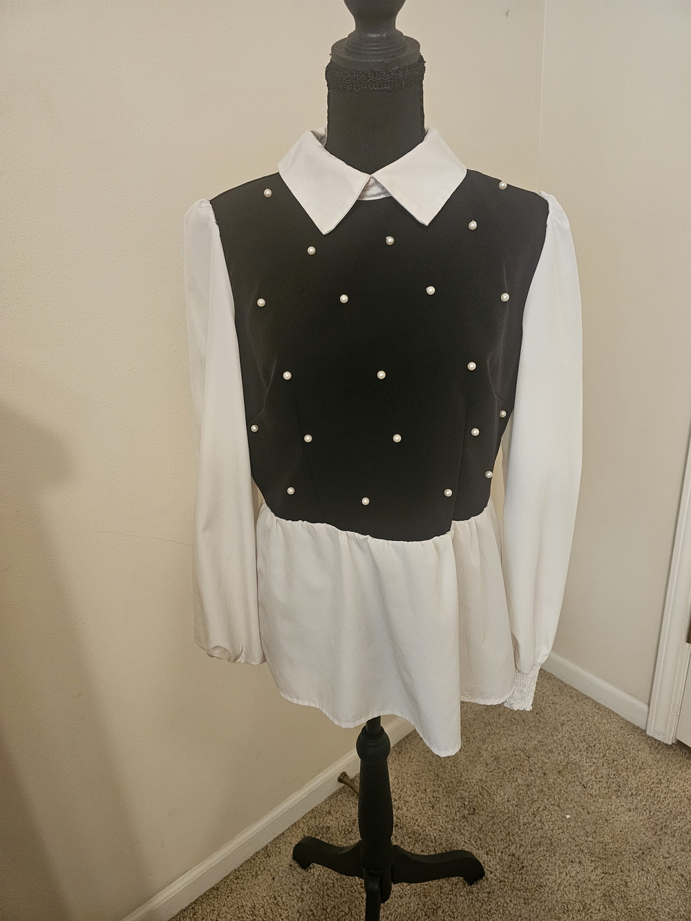 SHEIN Black Velvet Pearl-Stud White Collared Blouse